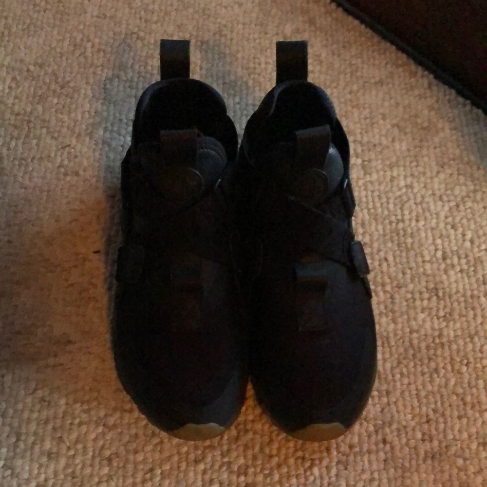NIKE HUARACHE CITY (BLACK)